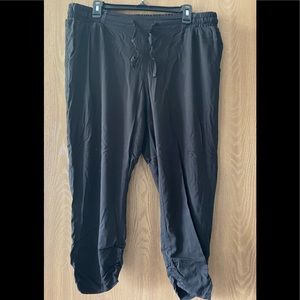 Women’s tapered capri excellent condition